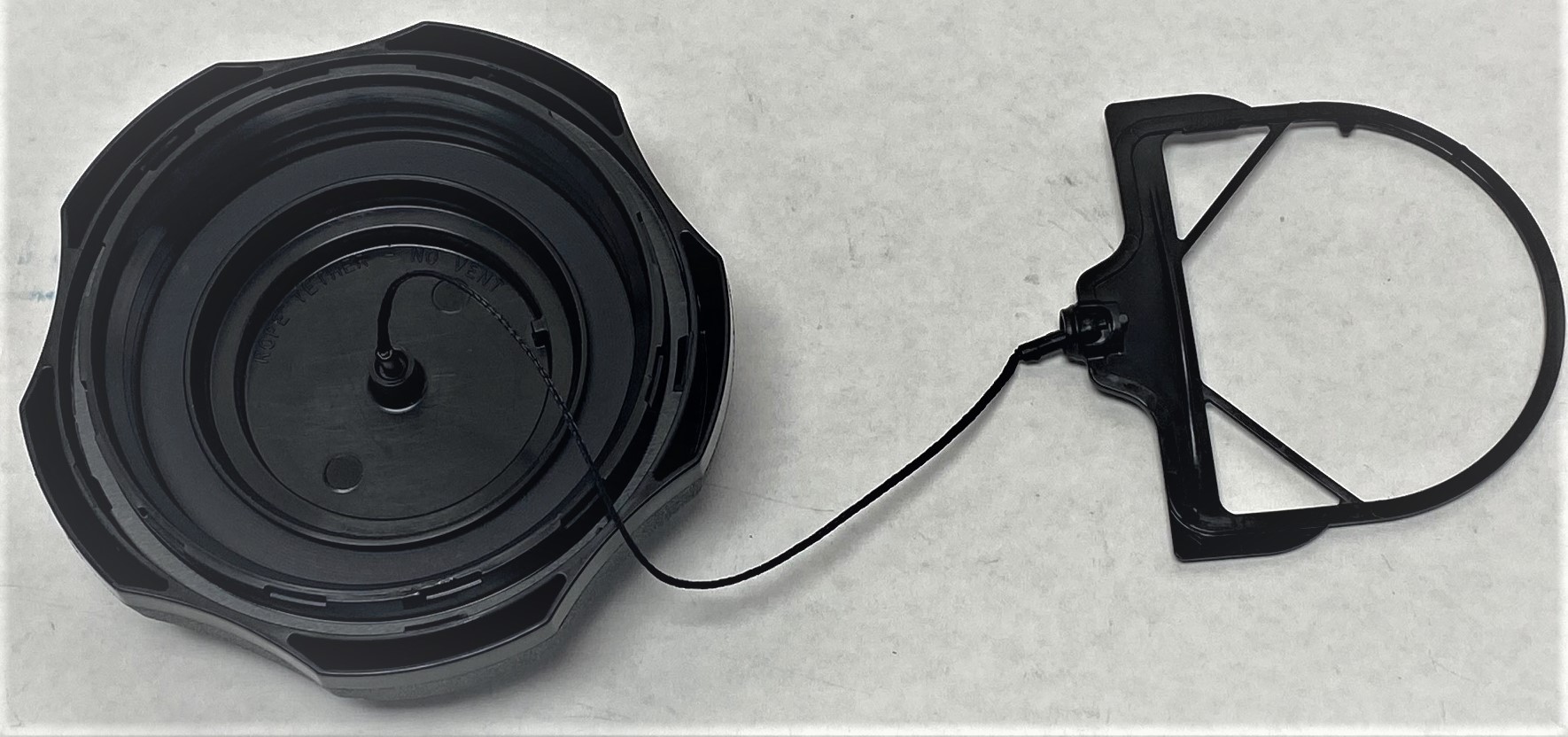 Ratcheting Fuel Cap Compatible With: Bad Boy 066-8083-00: Toro 120-5461: Exmark 126-1789 - Image 3